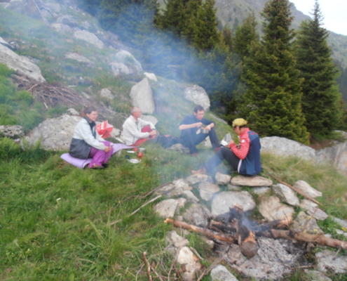 Zelttrekking mit Lagerfeuer